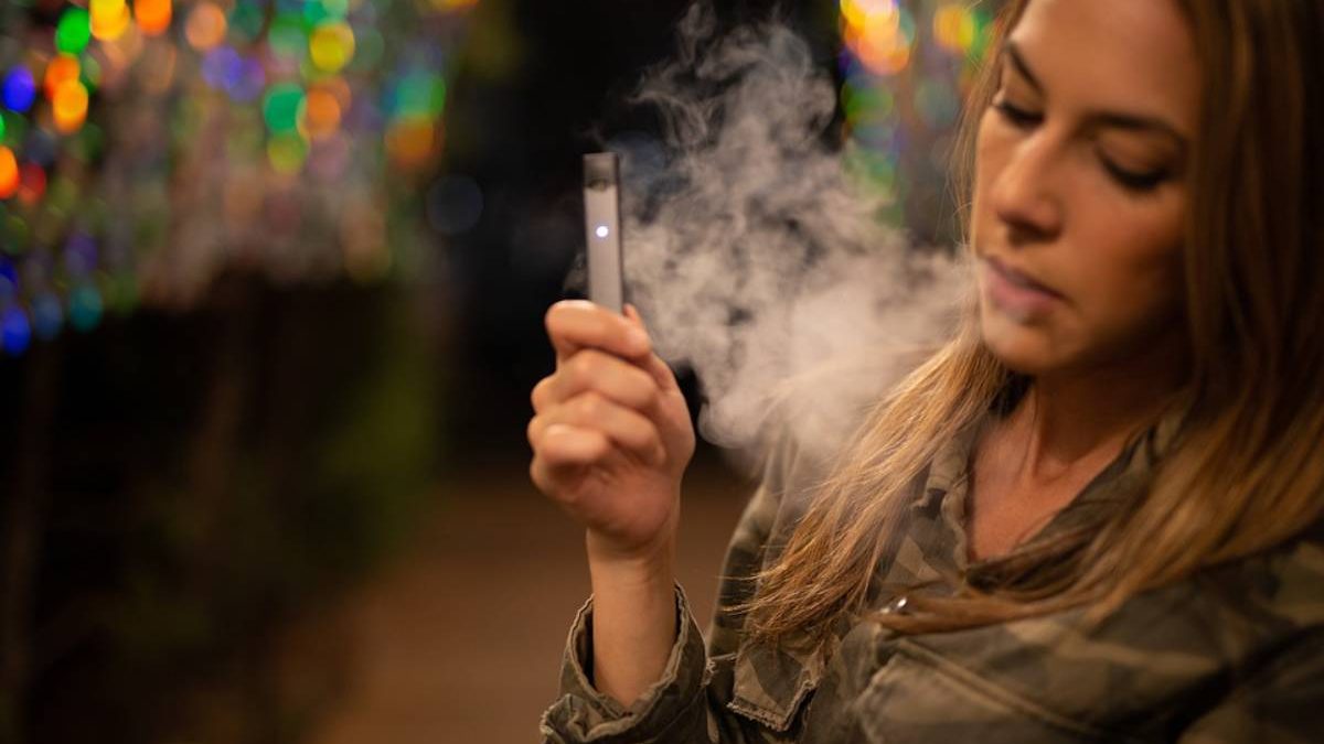 6 Myths About Vaping and E-Cigarettes That Are Spread by the Tobacco Industry