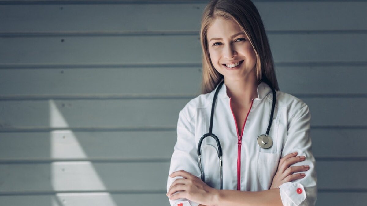 BSN or MSN-FNP? Your Guide to Choosing the Right Nursing Program