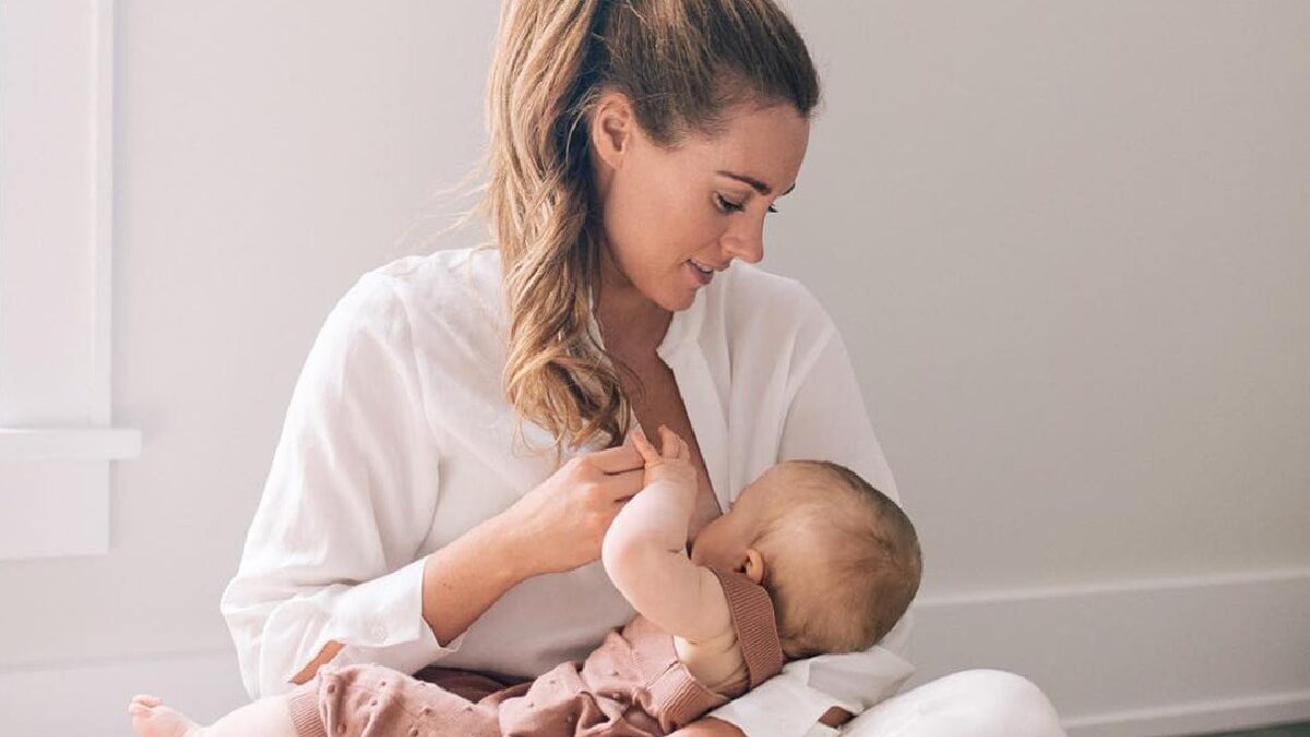 Benefits of Breastfeeding vs. Formula Feeding