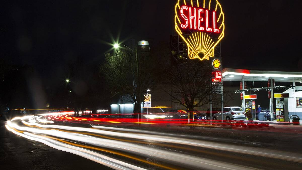 Shell Chief Promises to Ramp Up Emissions Action Plan after Court Ruling