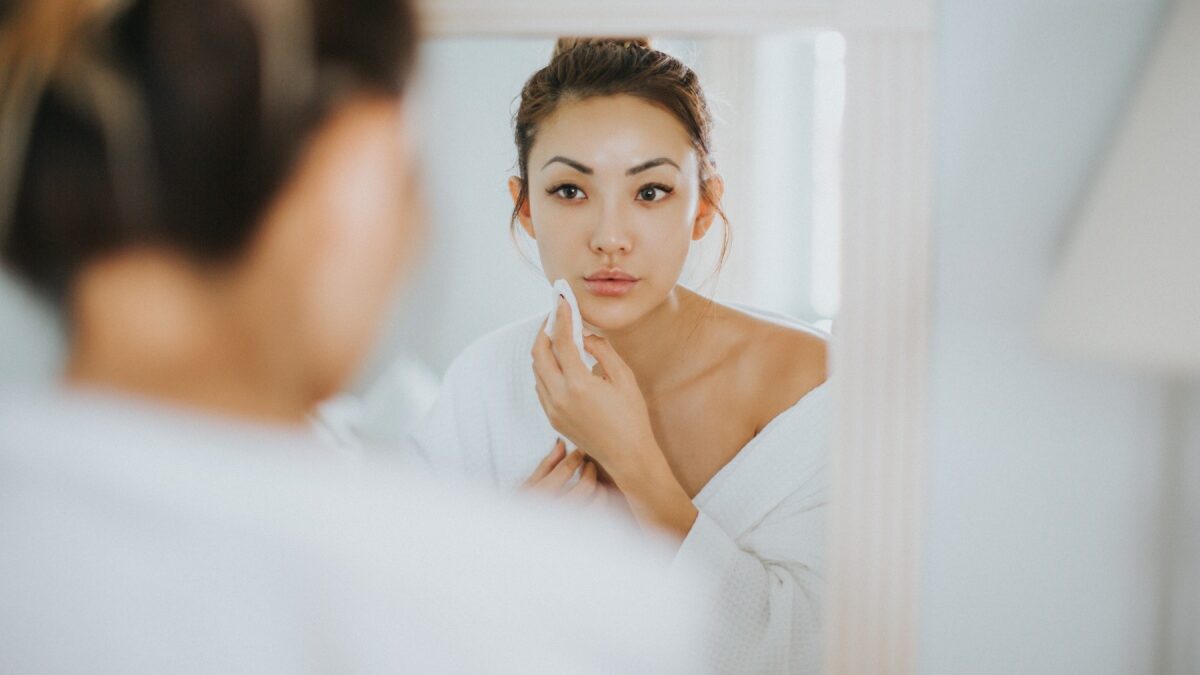 3 Ingredients To Avoid In Your Facial Cleanser When Choosing The Best Acne Treatment For Teens