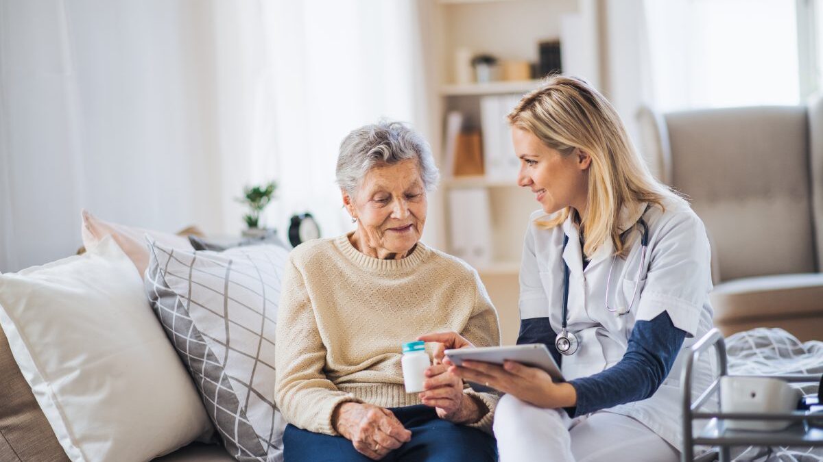 4 Reasons Why You Should Hire Elderly Care Service for the Home